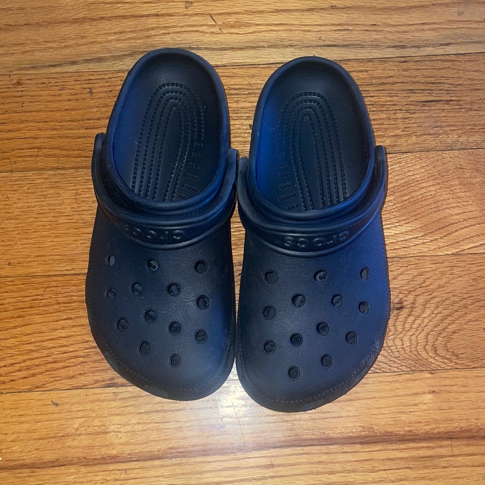 black crocs